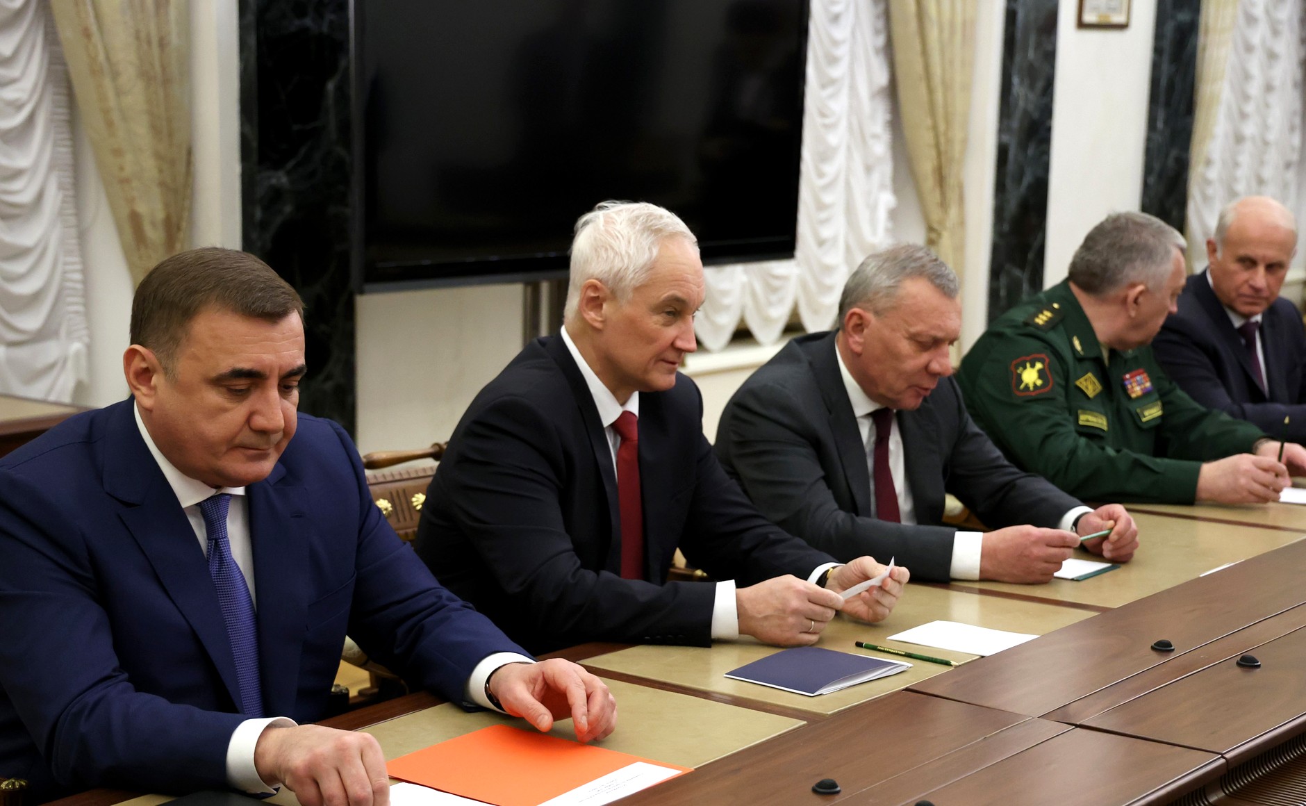 Du gauche à droite : Alexeï Dumine, Andreï Belooussov, Youri Borissov, Sergueï Karakaïev, Vassili Tonkochkourov