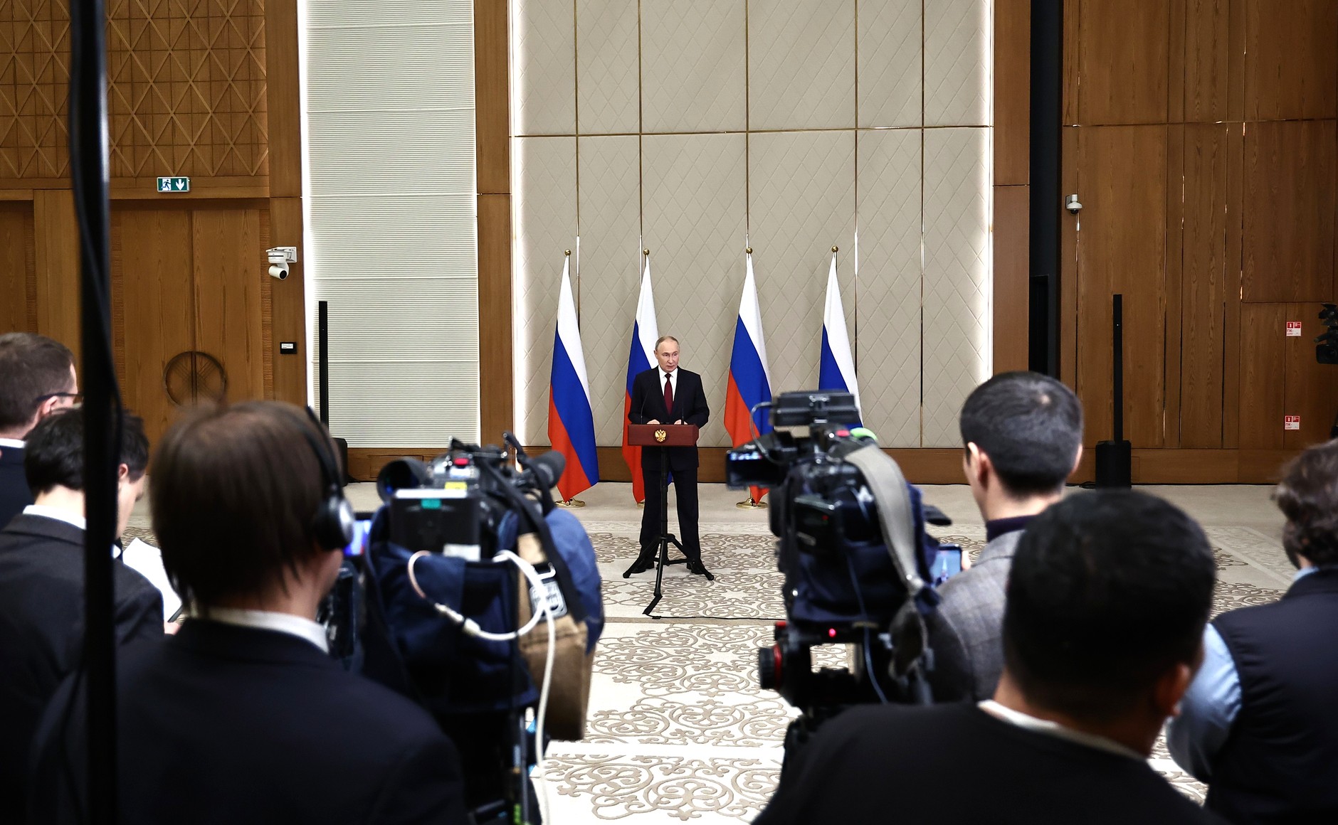 Poutine_journalistes_Astana.jpg