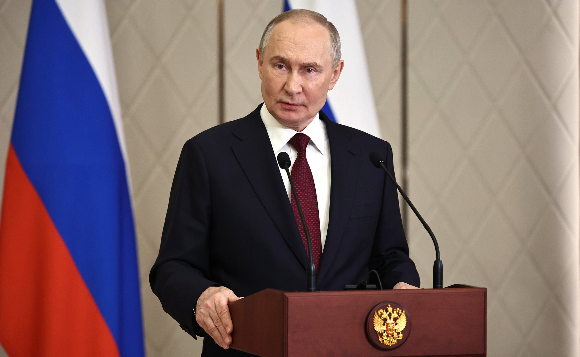 Poutine_journalistes_Astana_2.jpg